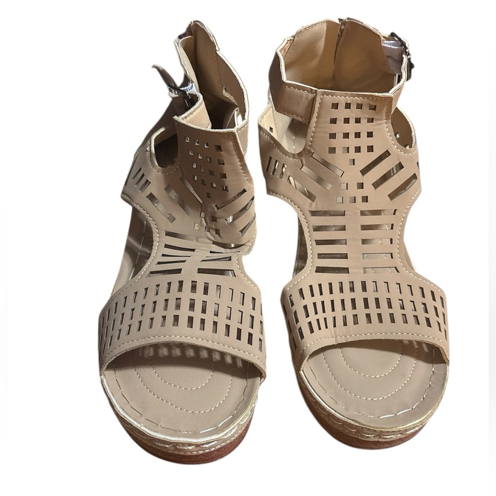 Women's Neutral Cutout block heel Sandals - Beige